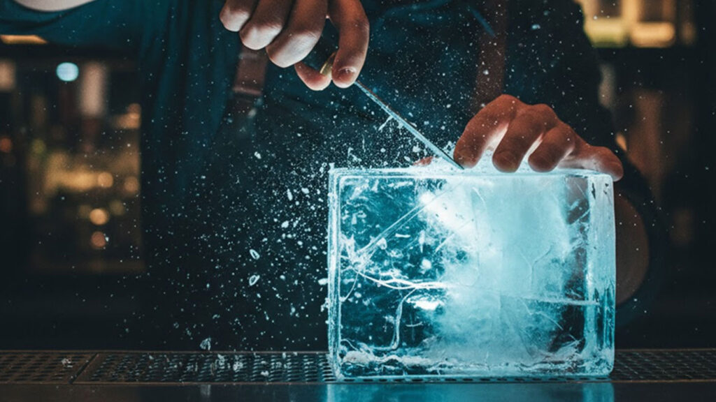 Servisten önce buzun parçalanması