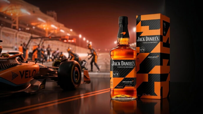 Jack Daniels ve McLaren Racing 2026 sınırlı üretim F1 viski şişesi