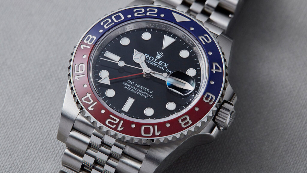 Rolex GMT Master II Pepsi bezel yakın plan